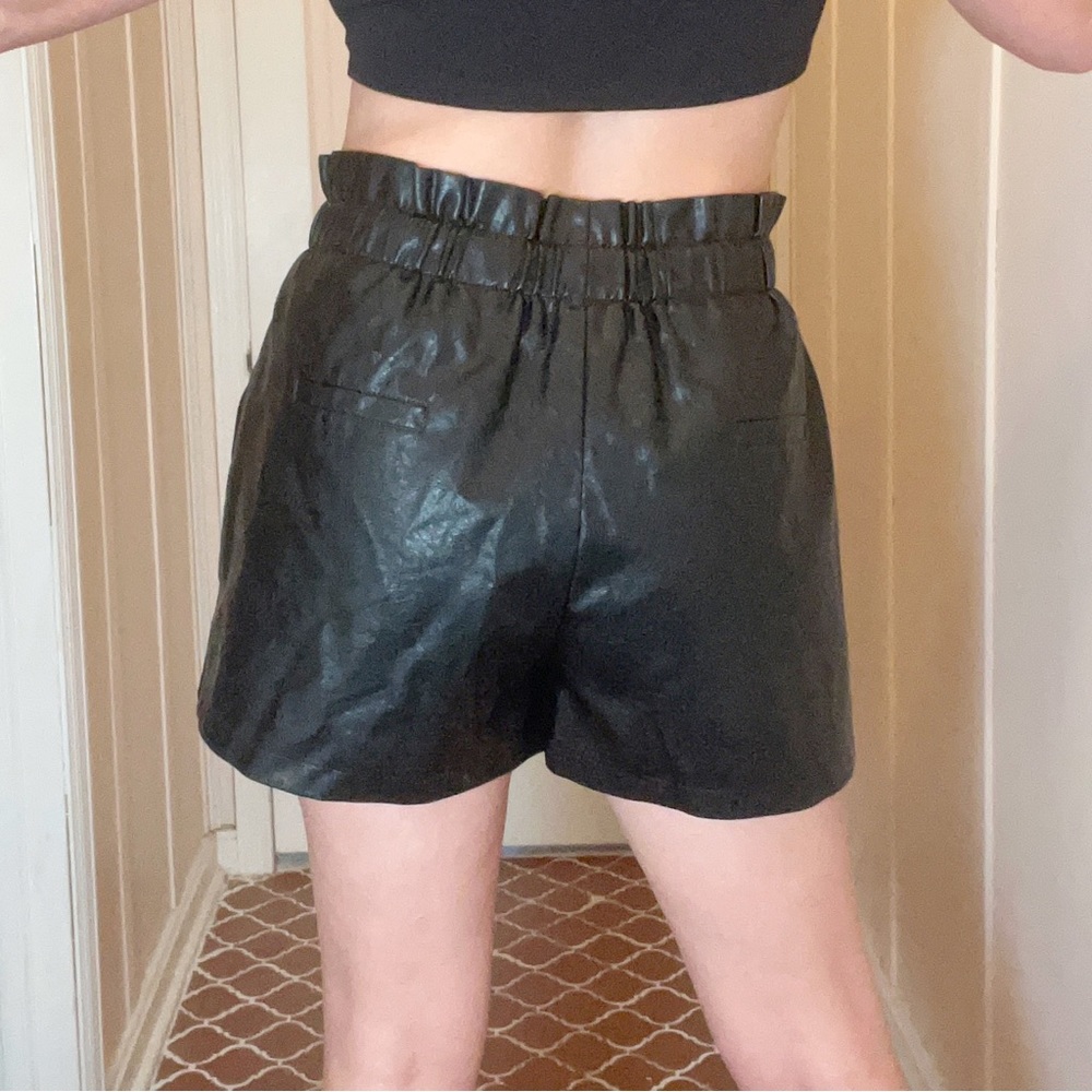 Oversized High Waist Loose Fit Faux Leather Shorts Size 10 - Picture 8 of 17